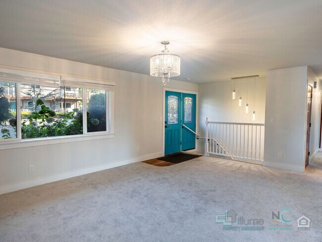 Building Photo - PRICE REDUCTION - Spacious Single Family Home in Seaside!!!