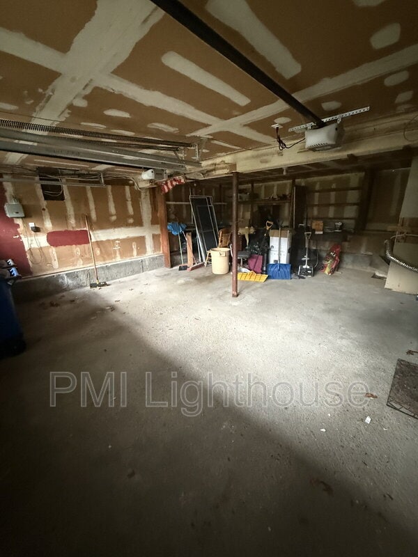 Building Photo - 2077 Feuereisen Ave