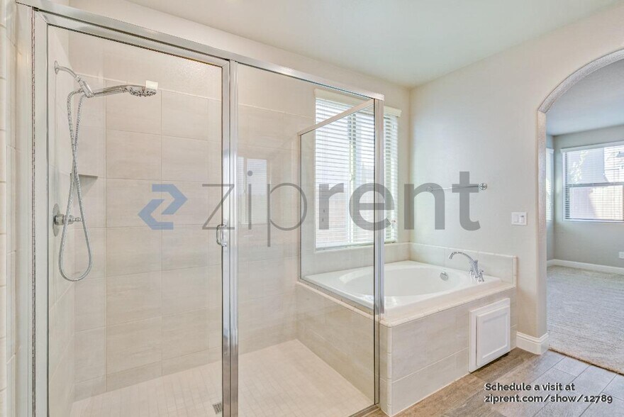 Building Photo - 1350 E Via Sentieri Dr