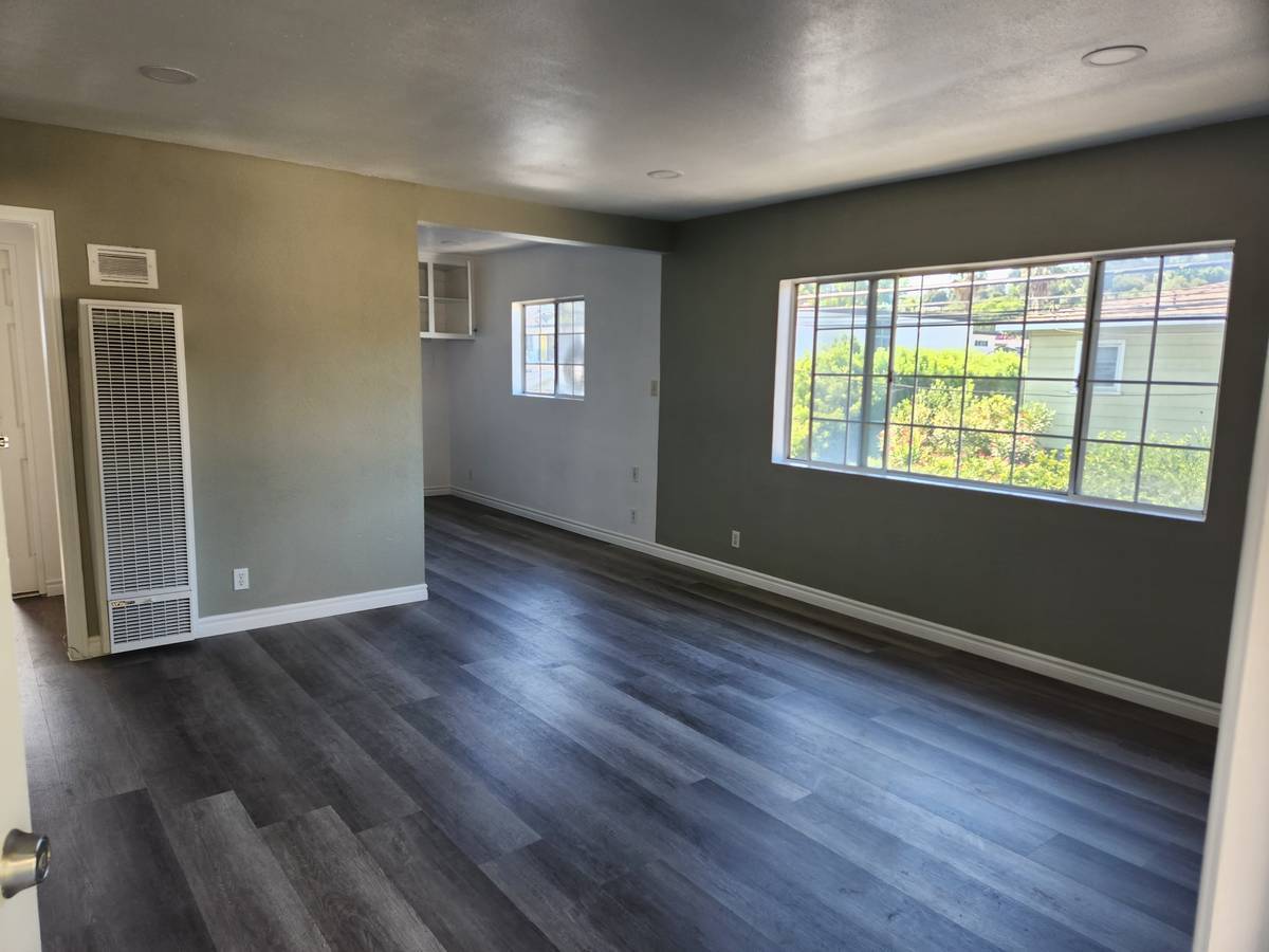Living Room - 4639 Lincoln Ave
