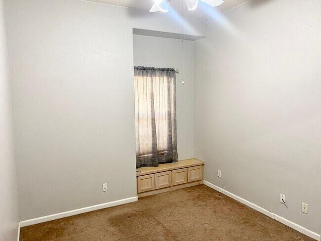 Building Photo - 2072 E Rush Ave