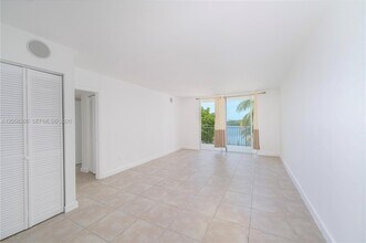 Building Photo - 750 NE 64th St