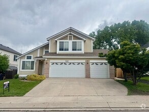 Building Photo - Gorgeous 4 bedroom with Loft and 3 car gar...