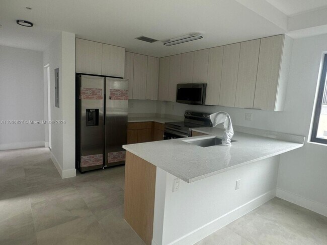 Building Photo - 5423 NE Miami Ct