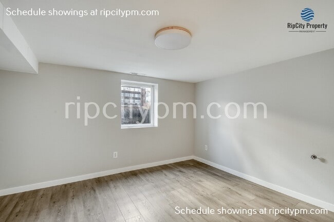 Building Photo - 2521 SE 64th Ave