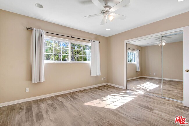 Building Photo - 2623 S Beverly Dr