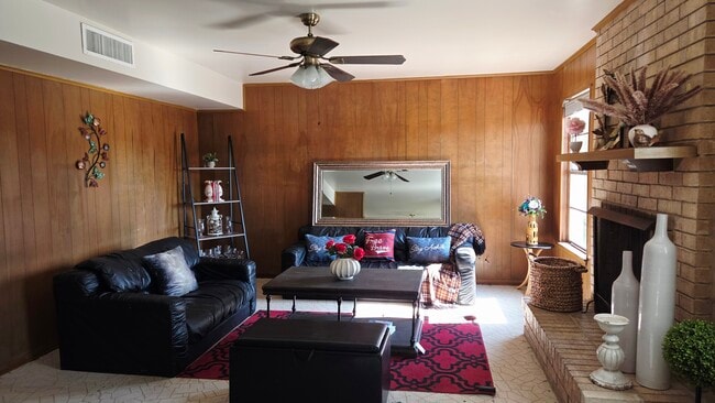 Building Photo - 2910 Wacos Dr