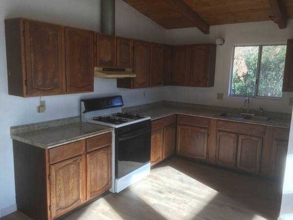 Modest kitchen - 10160 Escondido Canyon Rd