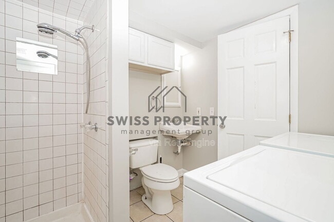 Building Photo - 804 E Main St