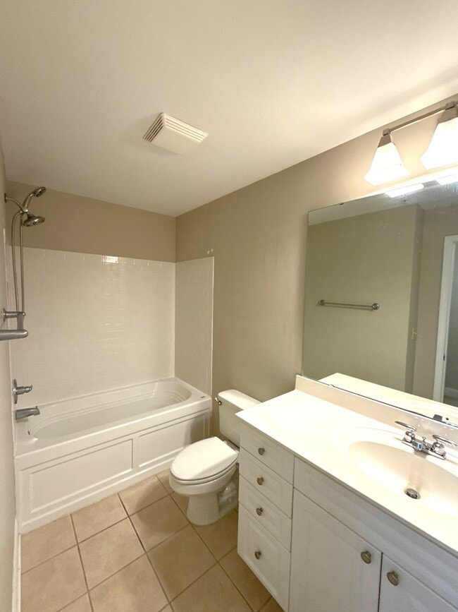 Building Photo - Fifth & Poplar - T.R. Lawing Realty Property