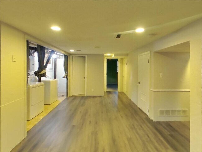 Building Photo - 3712 Abbott Ave N