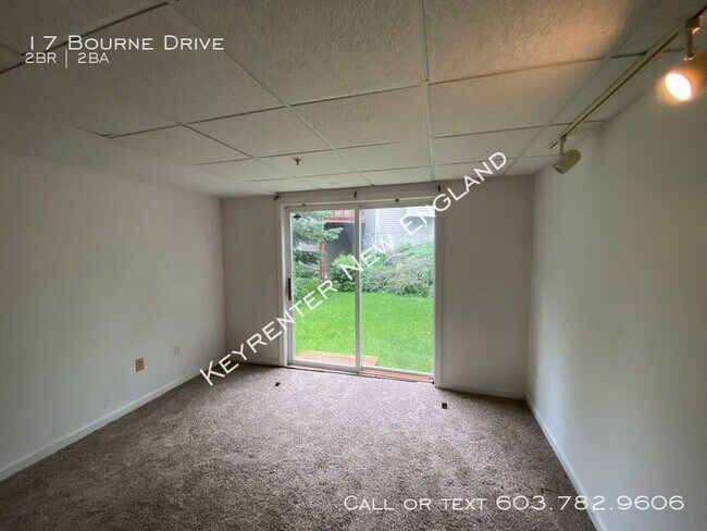 Building Photo - 17 Bourne Dr