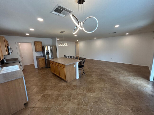 Building Photo - 3126 W Zachary Dr