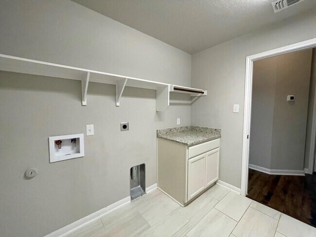 Building Photo - 8113 Northgate Lp