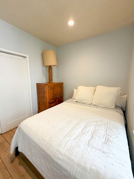 Building Photo - 425 E Ocean Blvd