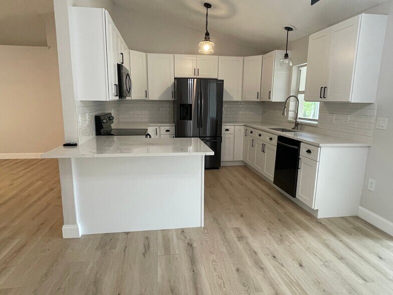 Building Photo - 23811 Sunset View