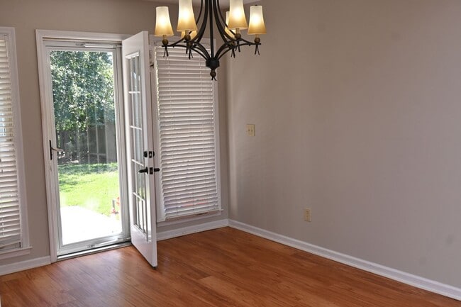 Building Photo - NE-Columbus-3 Bedrooms & 2 full Baths-Move-In Ready