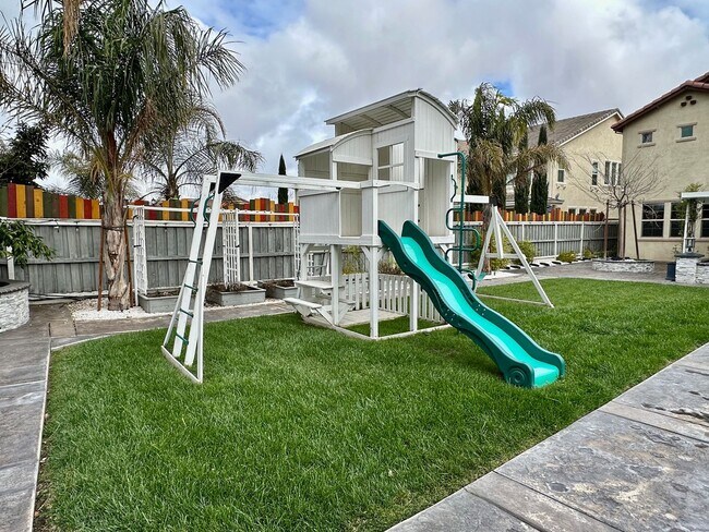 Building Photo - Home is occupied. DO NOT DISTURB TENANTS