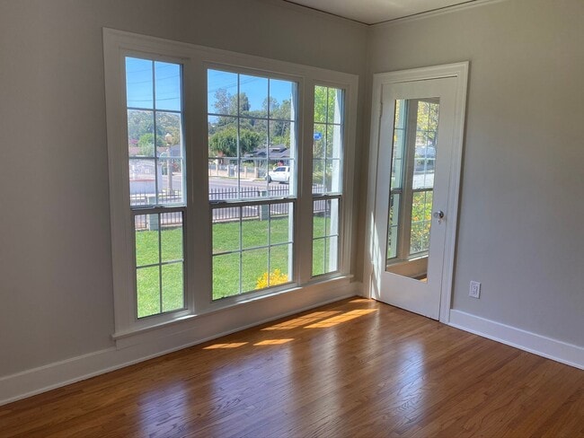 Building Photo - Spacious 2 Bedroom 1 Bath House in Eagle Rock