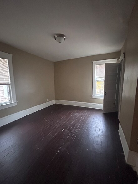 Building Photo - 1331 E 86th St