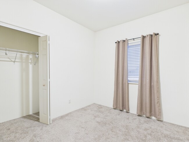 Building Photo - 835 Marquette Loop