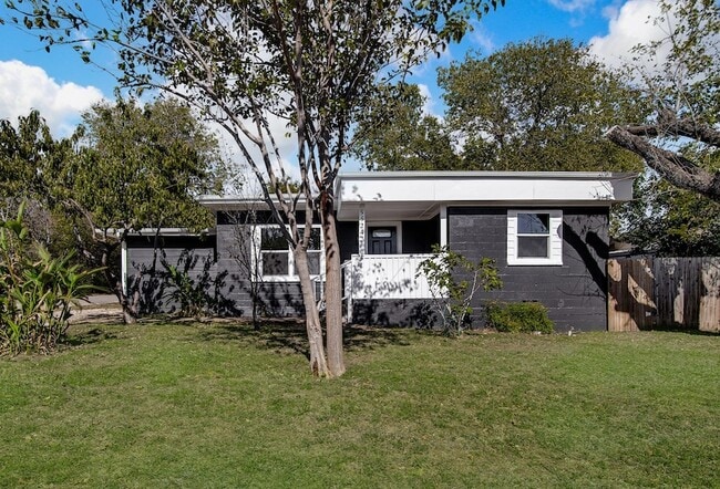 Building Photo - 5524 Dartmouth Ave