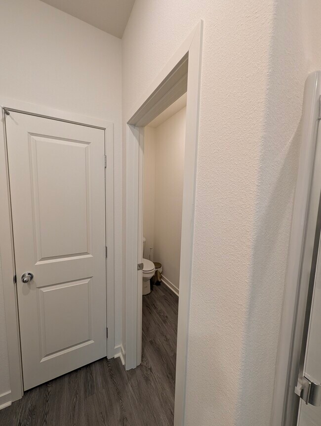 Building Photo - 821 Highlands Dr
