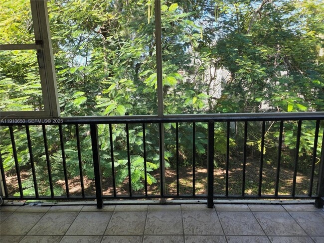 Building Photo - 10399 N Kendall Dr