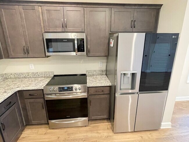Building Photo - Waterford Village 3 bedroom home