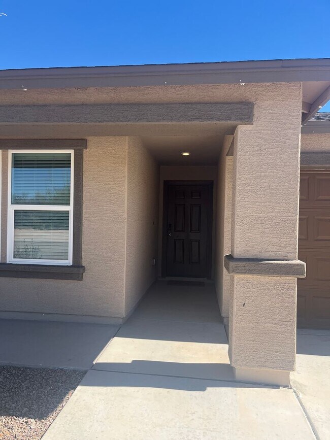 Building Photo - Beautiful 4 Bedroom 2 Bathroom split floor plan home in the newly built Turquoise Hills Neighborh...