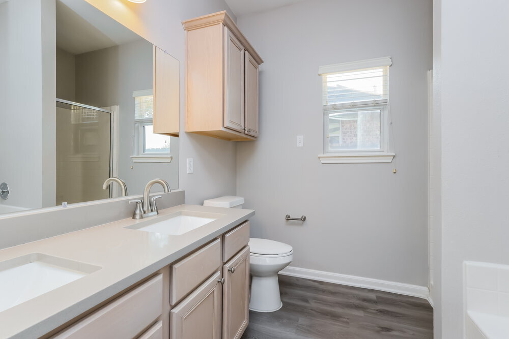 Building Photo - 985 Oak Falls Dr