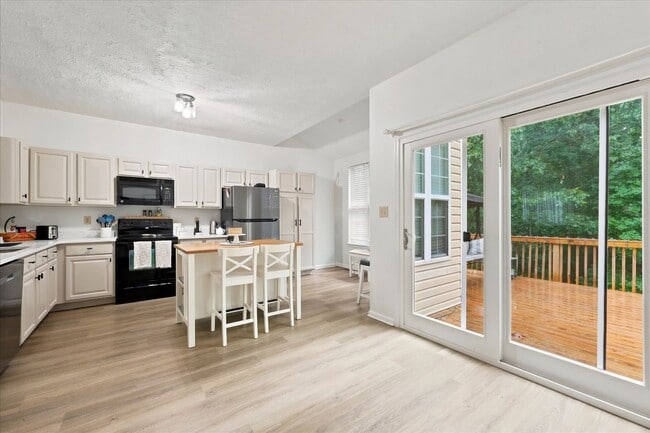 Building Photo - Town Home in Popular North Pointe