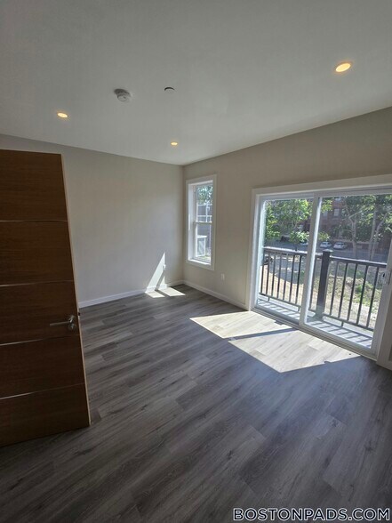 Building Photo - 33 Copeland St