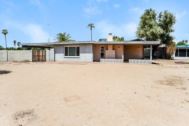 Building Photo - 4906 S Park Dr