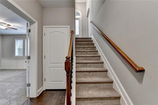 Building Photo - 812 Red Hart Ln