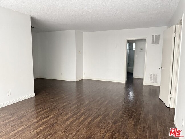 Building Photo - 1475 S Wooster St