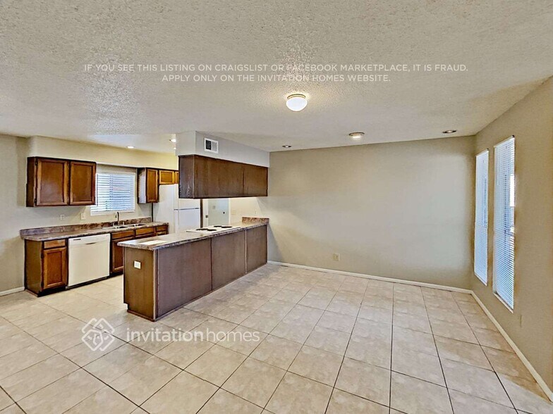 Building Photo - 1205 W Chilton St