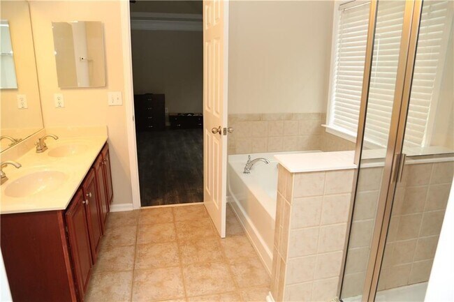 Building Photo - 173 Parkmont Ct