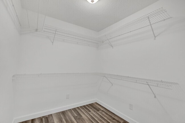 Building Photo - 319 Jones Rd
