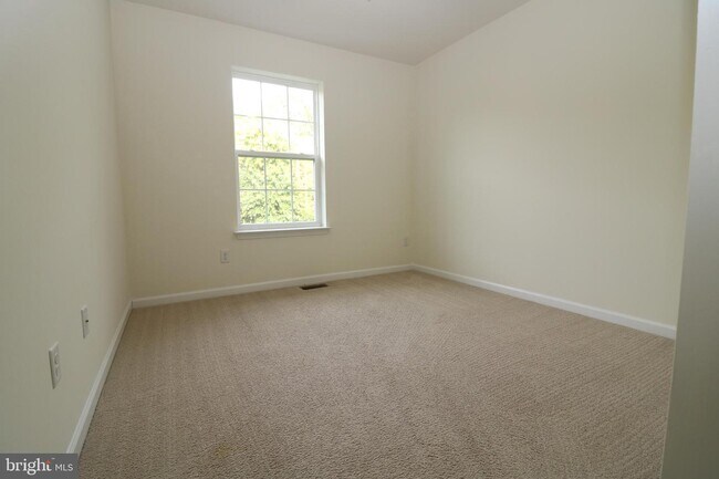 Building Photo - 120 Salerno Dr