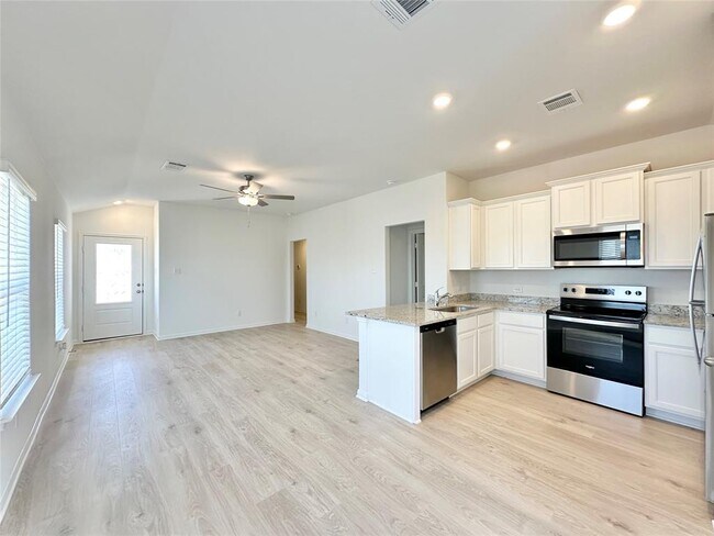 Building Photo - 129 Paradise Cyn Dr