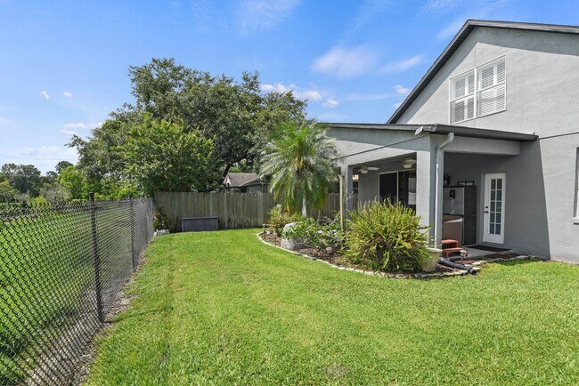 Building Photo - 3 bedroom, 3 bath with flex space  in Wint...