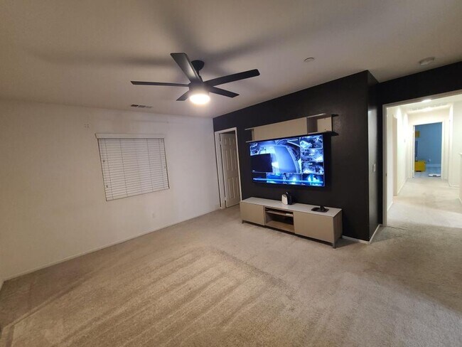 Building Photo - Beaumont 4 bedroom home ($0 monthly electric bill)