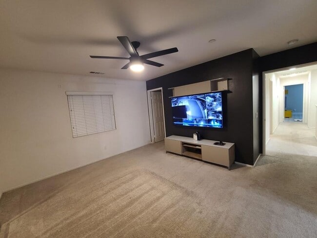 Building Photo - Roomy 4 bedroom w Solar - $0 electric bill