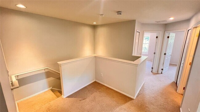 Building Photo - 612 Old Pine Ct