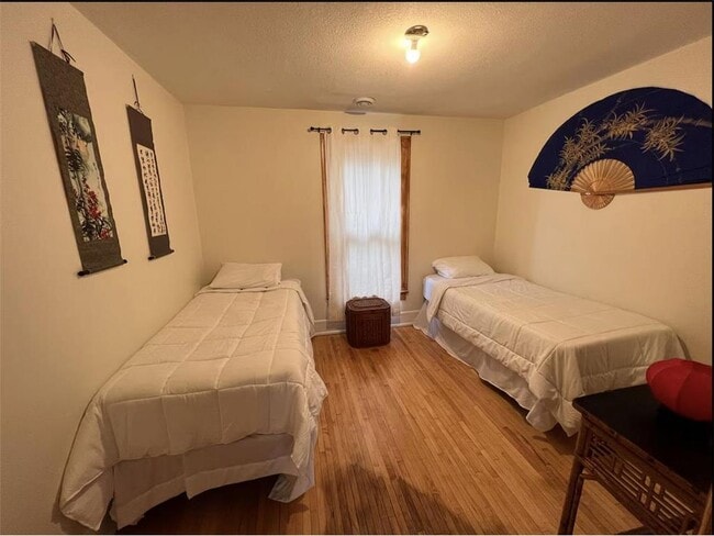 Building Photo - 1211 5th St NE