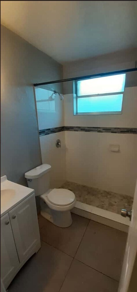 Building Photo - 1824 W 14th St