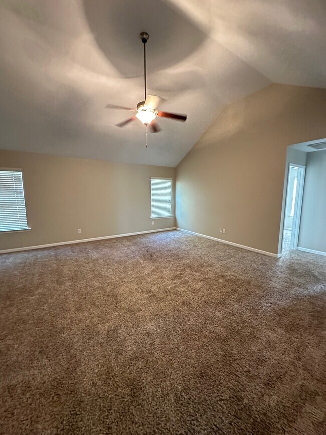 Building Photo - 6 Quiet Pine Ct