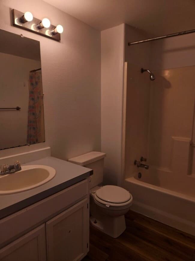 Building Photo - 3Bd/2Ba Single Story Home-For viewing!