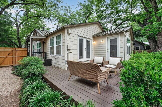 Building Photo - Hyde Park Bungalow